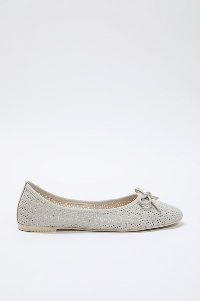 TRENDYOL SHOES Beige Schleife Detaillierte Perforierte Extra Bequeme Mandel Zehe Damen Babet TAKSS25BE00033