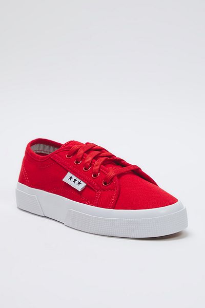 TRENDYOL SHOES Rote Schnür-Sportschuhe für Damen mit flacher Sohle TAKSS25SN00039