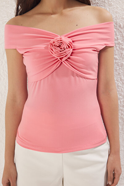 Trendyol Collection Ροζ τριαντάφυλλο λεπτομέρεια Εφαρμοσμένη/Σώμα Μπλούζα