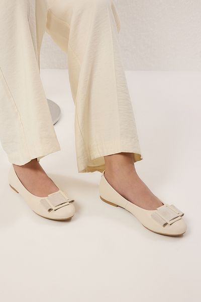 TRENDYOL SHOES Бежева пряжка з натуральної шкіри Детальний мигдалеподібний носок жіночий Babet TAKSS25BE00032