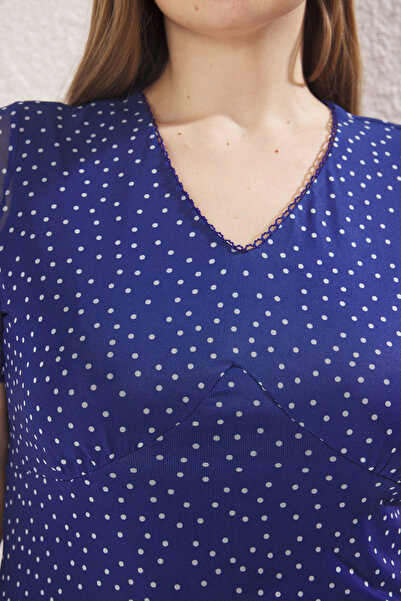 Trendyol Curve Синя сукня з принтом у горошок з V-подібним вирізом міні Tul Orme Plus Size TBBSS25AH00192