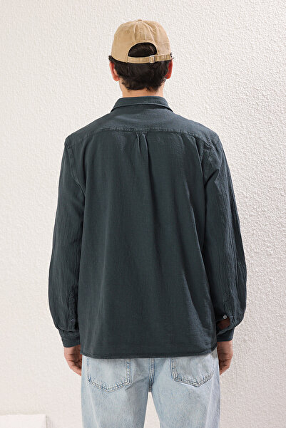 Trendyol Collection Антрацитова сорочка Slim Fit з фактурною тканиною TMNSS25GO00021