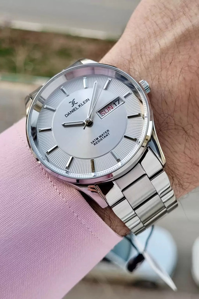 Daniel Klein Gri Renk Ayarlanabilir Kordonlu Takvim Ve Gün Fonksiyonlu 44 Mm Erkek Kol Saati