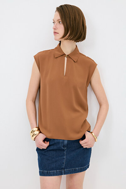 adL Yakalı Kolsuz Bluz