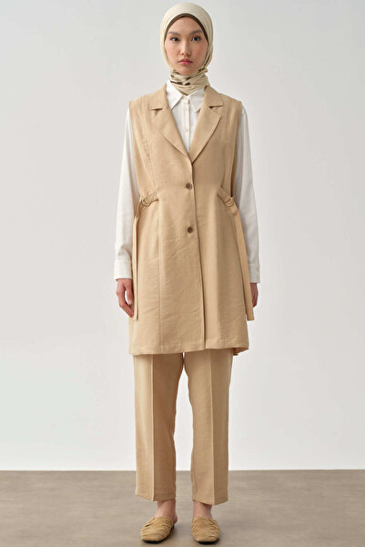 Tuğba Yandan Metal Toka Kemerli Yelek - Bej