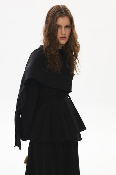 Hooopstore Μαύρο φόρεμα Flow Cape με λεπτομέρεια από ποπλίνα
