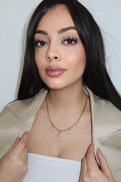 TAKIŞTIR قلادة VIP YSX بتفاصيل حجر ذهبي اللون