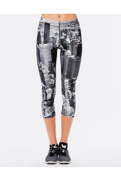ZARA TEREZ Above Nyc Performance Capri Sports Leggings