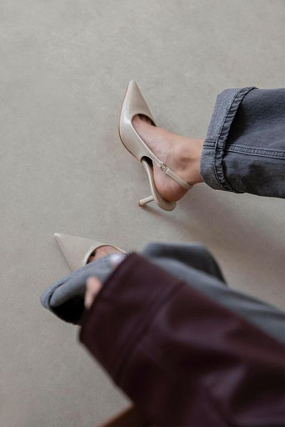 STRASWANS Beige Women's Heeled Wrinkled Leather Shoes Raye