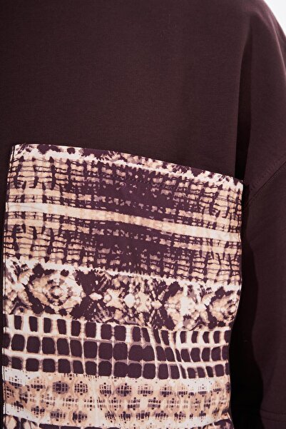 Machinist Ανδρικό μπλουζάκι με στάμπα με λεπτομέρεια τσέπης σε καφέ χρώμα