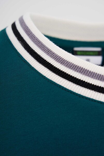 Machinist Ανδρικό μπλουζάκι με ριγέ κολάρο και κεντημένο υπερμεγέθη λαδί πράσινο μπλουζάκι