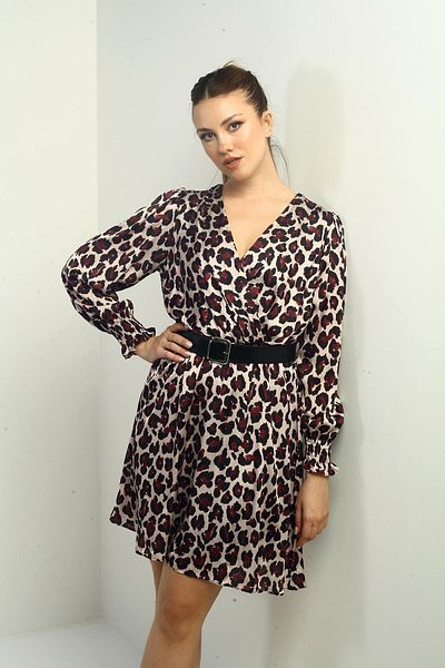 By Saygı Rochie scurtă din satin cu imprimeu leopard, cu guler dublu, cu centură în talie