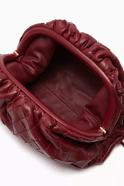 Generic Modern woven leather handbag and shoulder bag with magnetic closure in burgundy