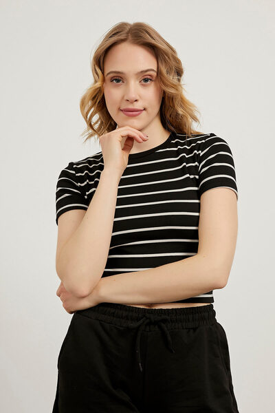 Arma Life تي شيرت نسائي أسود مخطط بياقة دائرية وضيق