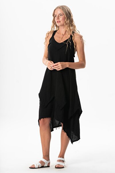 Eliş Şile Bezi Φόρεμα Leyla με ασύμμετρο κόψιμο με λαιμόκοψη V, μαύρο