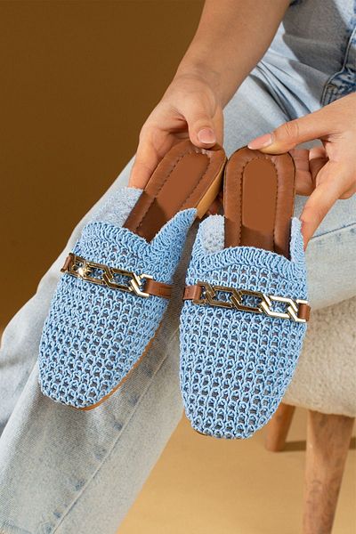 FUGA MODA Παντόφλες Estelya Baby Blue με κλειστή μπροστινή ζώνη με αλυσίδα και λεπτομέρεια με κέντημα
