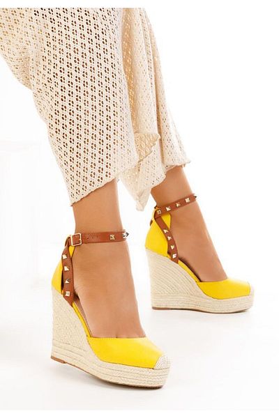 B T Shoes Sandale cu platforma Riviella galbene