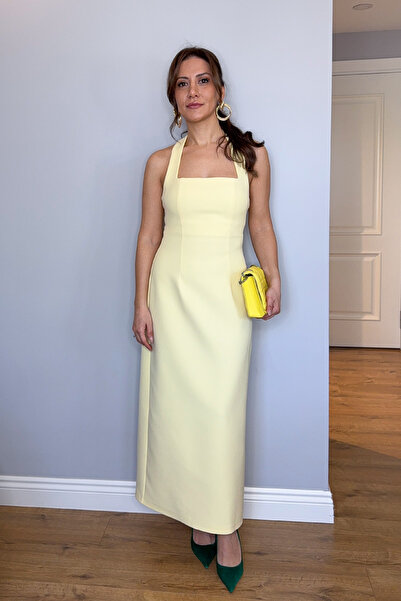 Nihan Kayışoğlu BOYUNDAN ASKILI MİDİ ELBİSE