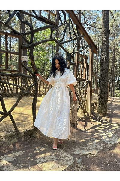 moneta boutique Rochie de damă ecru - brodat floral, mânecă cu balon și curea festonată