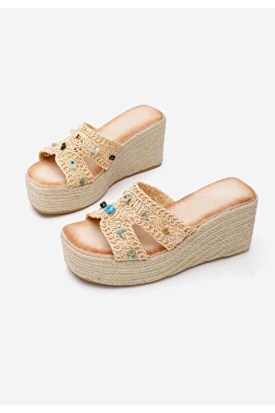 B T Shoes Laurine beige platform slippers