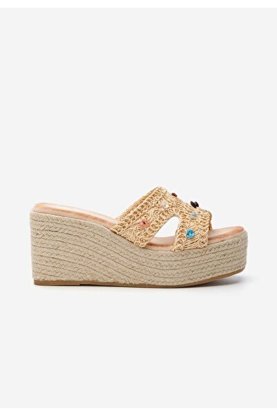 B T Shoes Laurine beige platform slippers