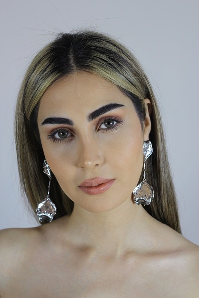 homet Pirinç Üzeri Gümüş Kaplama Doğadan İlham Alan Uzun Sallantılı Yaprak Model Çivi Küpe