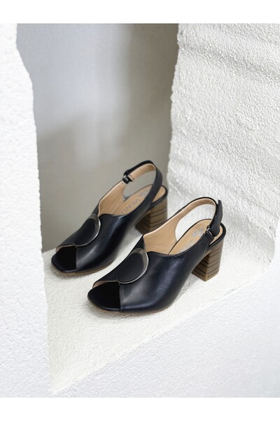 Venüs 2108518Y صنادل نسائية بكعب سميك 8 سم من الجلد الطبيعي بإبزيم أمامي