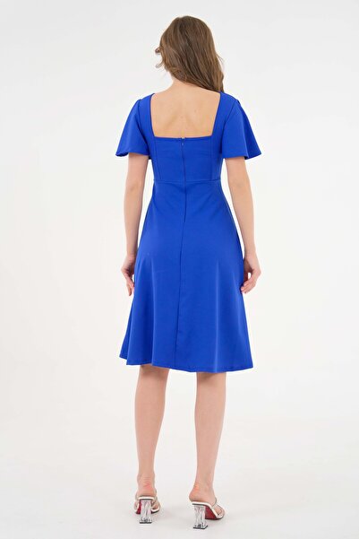 bayansepeti Dámské elastické krepové tkaniny čtvercový límec rukávy Volný design Saks Modré šaty midi délka 082