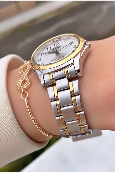 Q&Q Yellow Silver Color Small Case Women's Wristwatch - Bracelet