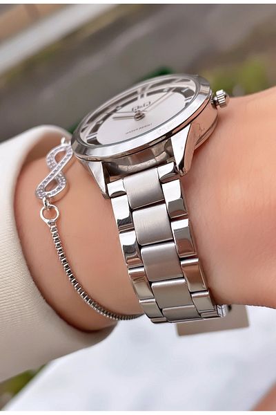 Q&Q Silver Color Waterproof Small Case Thin Wrist Stylish Women's Wristwatch - Bracelet Gift