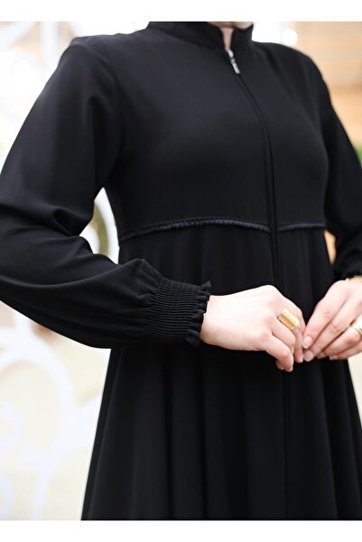 Modamorfo Μαύρη φανέλα με χτενισμένη μέση, μανίκια με επένδυση ώμου και ελαστικά μανίκια