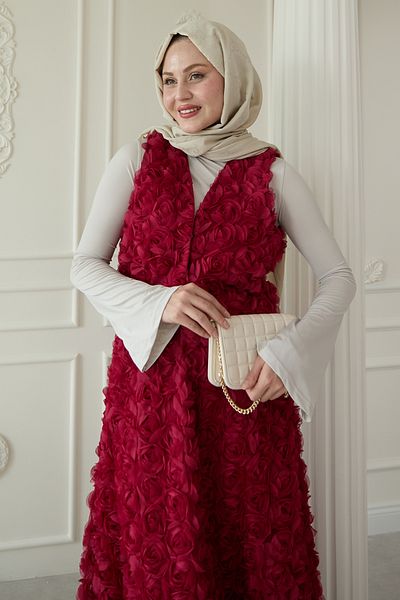 InStyle Costum din două piese burgundă cu vestă în relief cu trandafiri