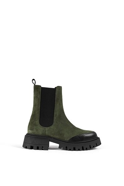 Twist Chelsea Boots