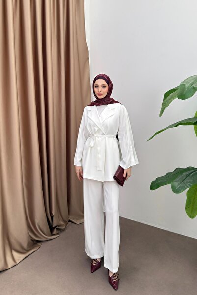 QUQA Kol Piliseli Ceketli Takım - Beyaz