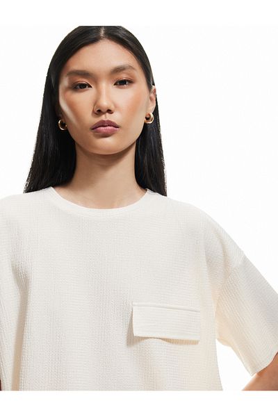 Koton Applique Detailed Textured Crew Neck Short Sleeve T-Shirt