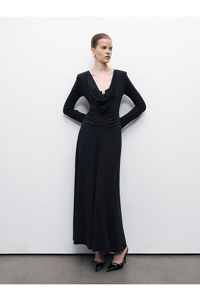 Nocturne فستان ماكسي مع تفاصيل إكسسوارات مبطنة