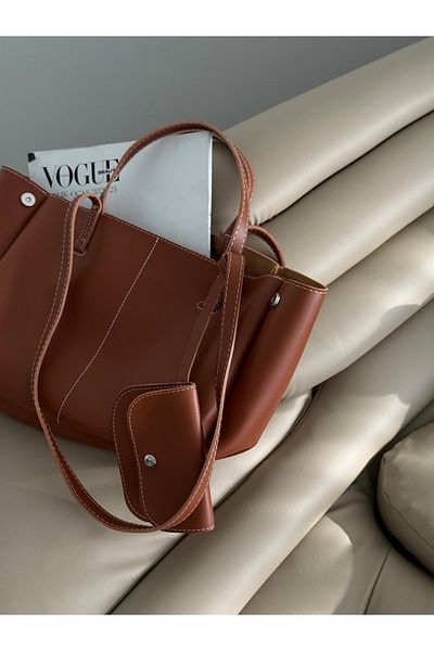 ALTUDA Women's Zippered Wallet Detailed Shoulder Bag Dota