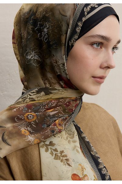 Fresh Black Ellen Pattern Silk Crepe Shawl