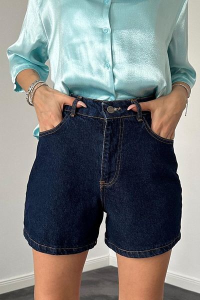 leyla sanat sanata yeni bir bakış açısı Blue Shorts