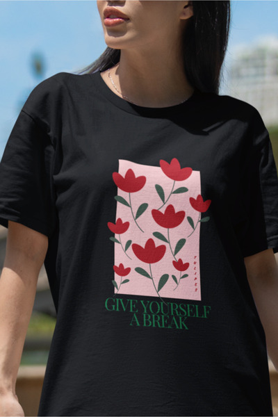 SUNFREE POPULARNA TREND MAJICA SA CVETNIM OKVIROM ZA ŽENE O Oversize kroj