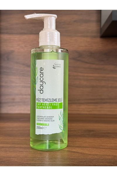 Daycare Facial Cleansing Gel with Tea Tree Oil and Panthenol (Vitamin B5) - 200 ml