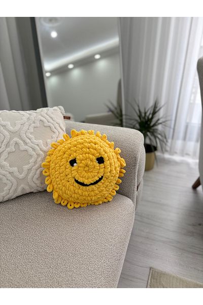 Home Smiling Sun Pillow –The New Sun for Your Home: Cute Emoji Pillow/A Sun-Like Energy for Every Corner