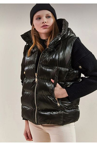 moda armanc Black Puffer Vest with Gold Zipper Hood