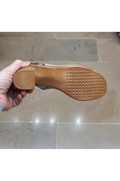 ENZO KADIN İÇİ-DIŞI HAKİKİ DERİ ANATOMİK TABAN KALIN TOPUKLU AÇIK AYAKKABI