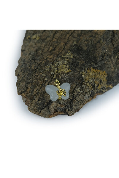 Prestij Boncuk Beli privjesak u obliku leptira sa zlatnim detaljima