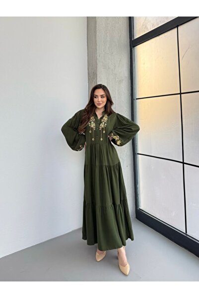 Miasista Kolları Büzgülü Nakışlı Kat Kat Elbise