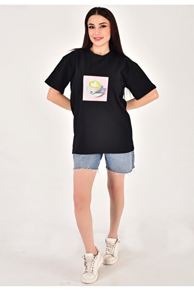 Bliss Dale تي شيرت مطبوع بطبعة ماتشا كبيرة الحجم