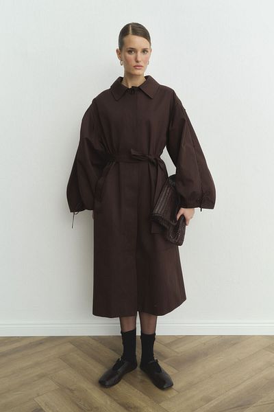 Hooopstore Claret Red Trench Coat με λεπτομέρεια από ροζ κάπα