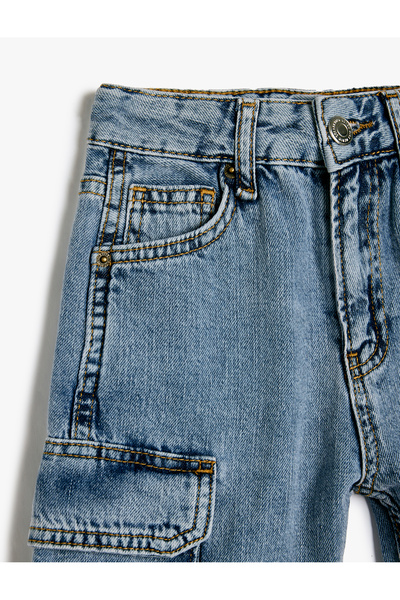 Koton Kapaklı Cep Detaylı Pamuklu Oversize Denim Şort