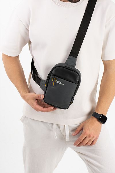 Shu Mhu THE NORTHWEST CROSS BODYBAG ΡΥΘΜΙΖΟΜΕΝΗ ΓΚΡΙ ΑΝΔΡΙΚΗ ΤΣΑΝΤΑ ΧΕΡΙΟΥ ΚΑΙ ΩΜΟΥ